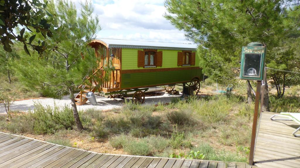 Les Hotes De La Combe Mouis Creissan Room photo