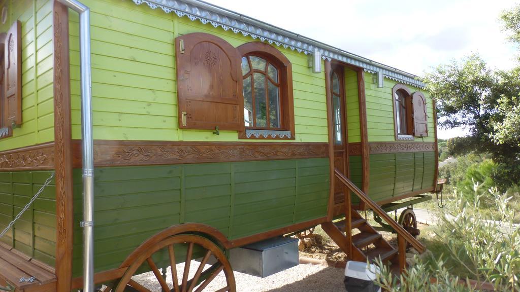 Les Hotes De La Combe Mouis Creissan Room photo