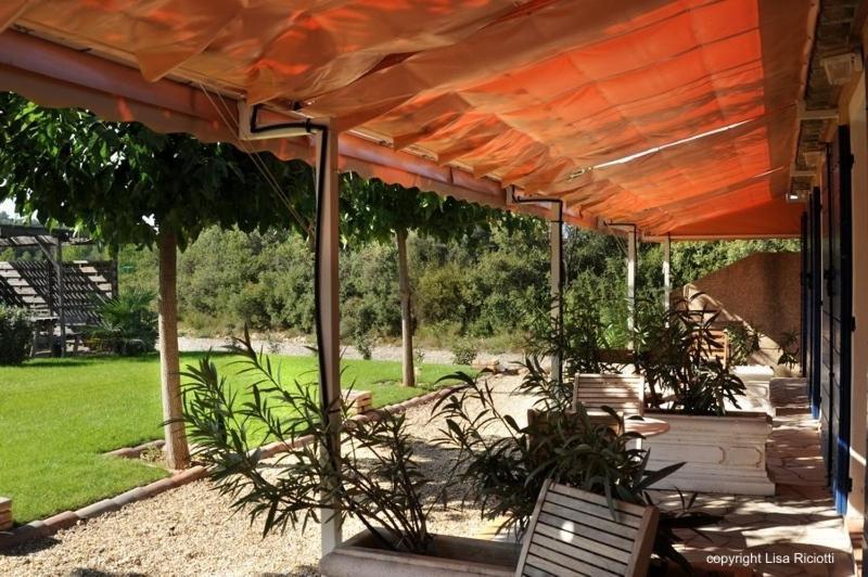 Les Hotes De La Combe Mouis Creissan Exterior photo