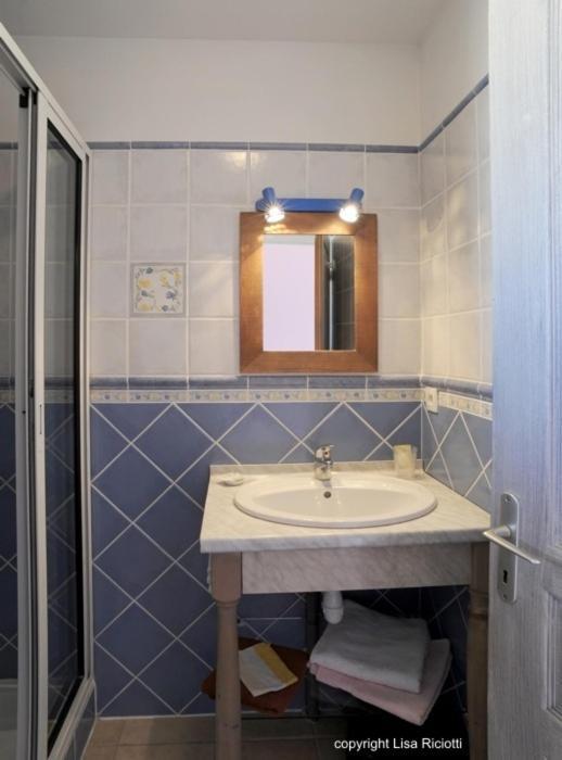 Les Hotes De La Combe Mouis Creissan Room photo